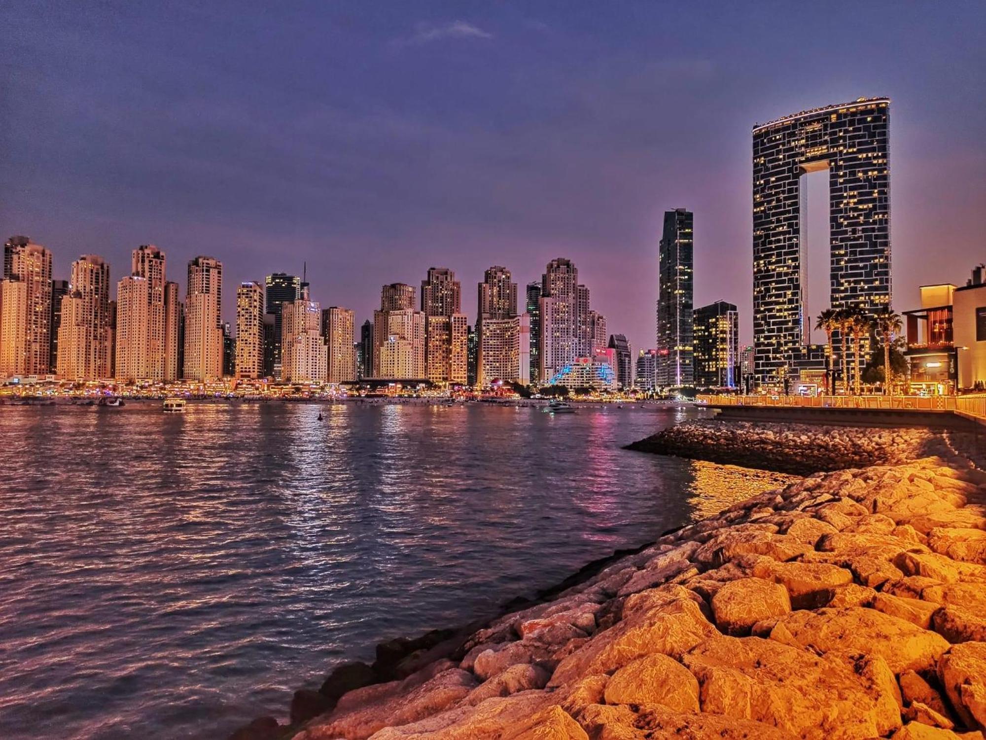 Seaview Beach Hostel Jbr - Walk To Beach - Gym - Pool - Metro Station Dubái Exterior foto