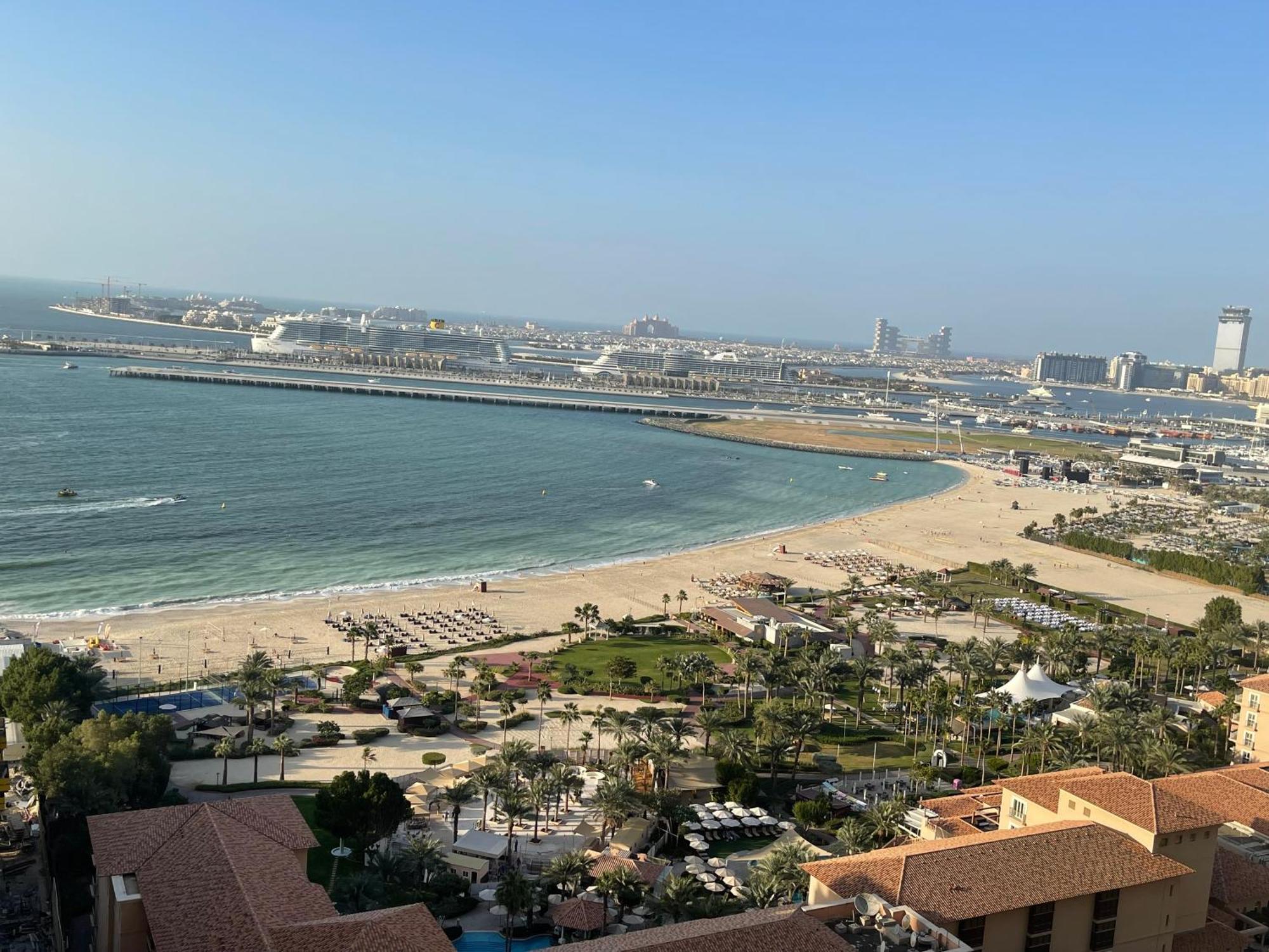 Seaview Beach Hostel Jbr - Walk To Beach - Gym - Pool - Metro Station Dubái Exterior foto
