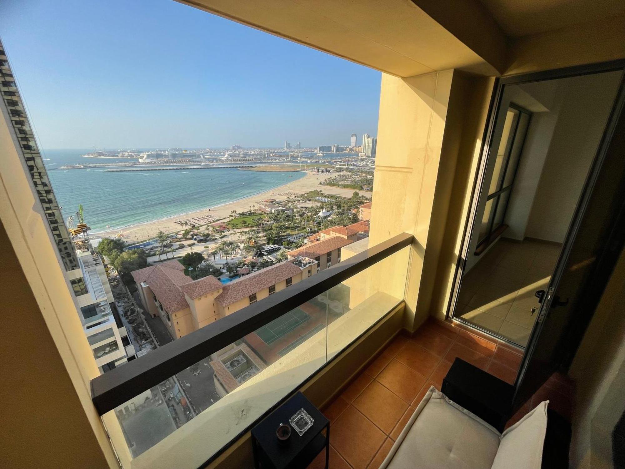 Seaview Beach Hostel Jbr - Walk To Beach - Gym - Pool - Metro Station Dubái Exterior foto