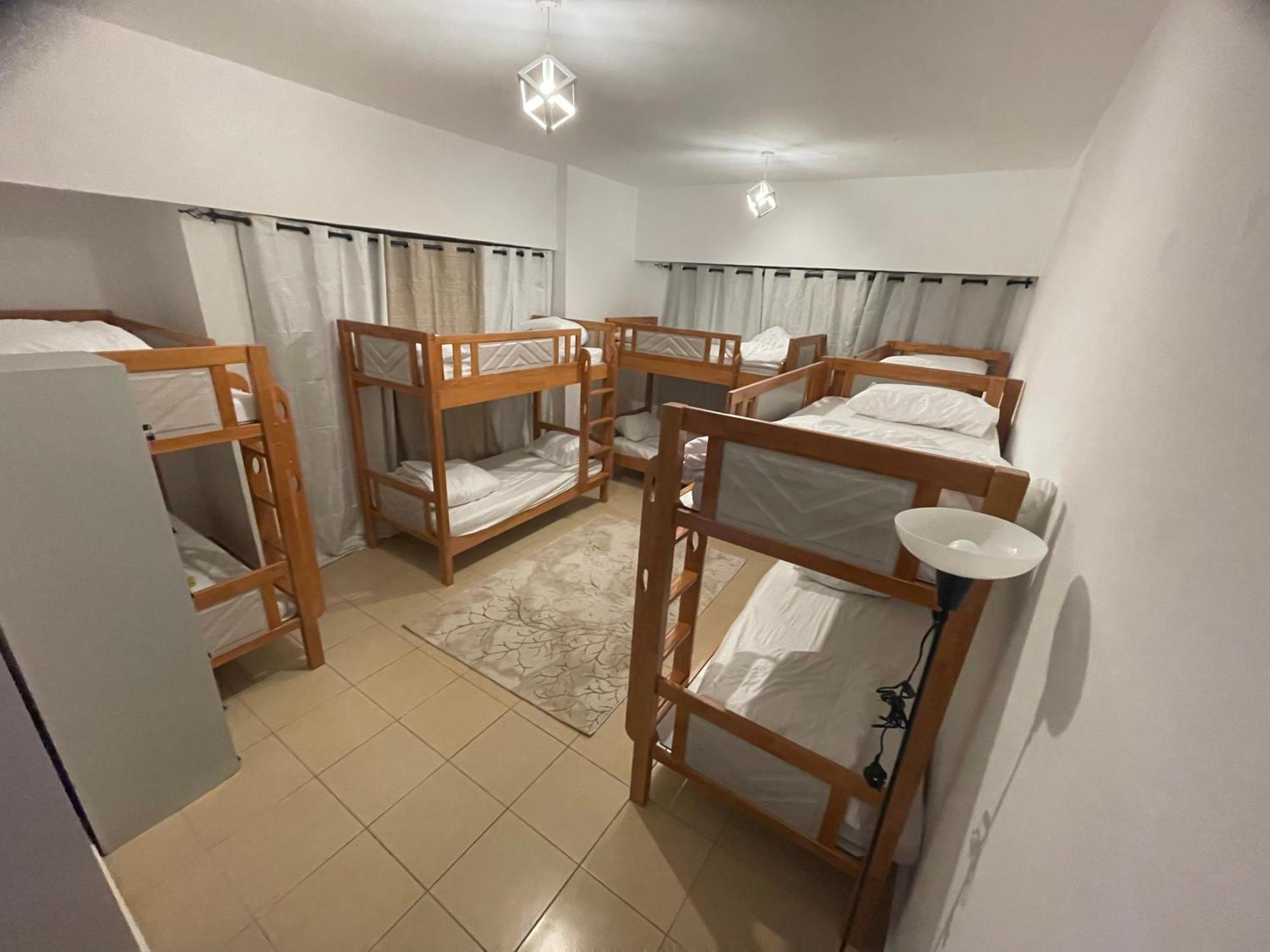Seaview Beach Hostel Jbr - Walk To Beach - Gym - Pool - Metro Station Dubái Exterior foto