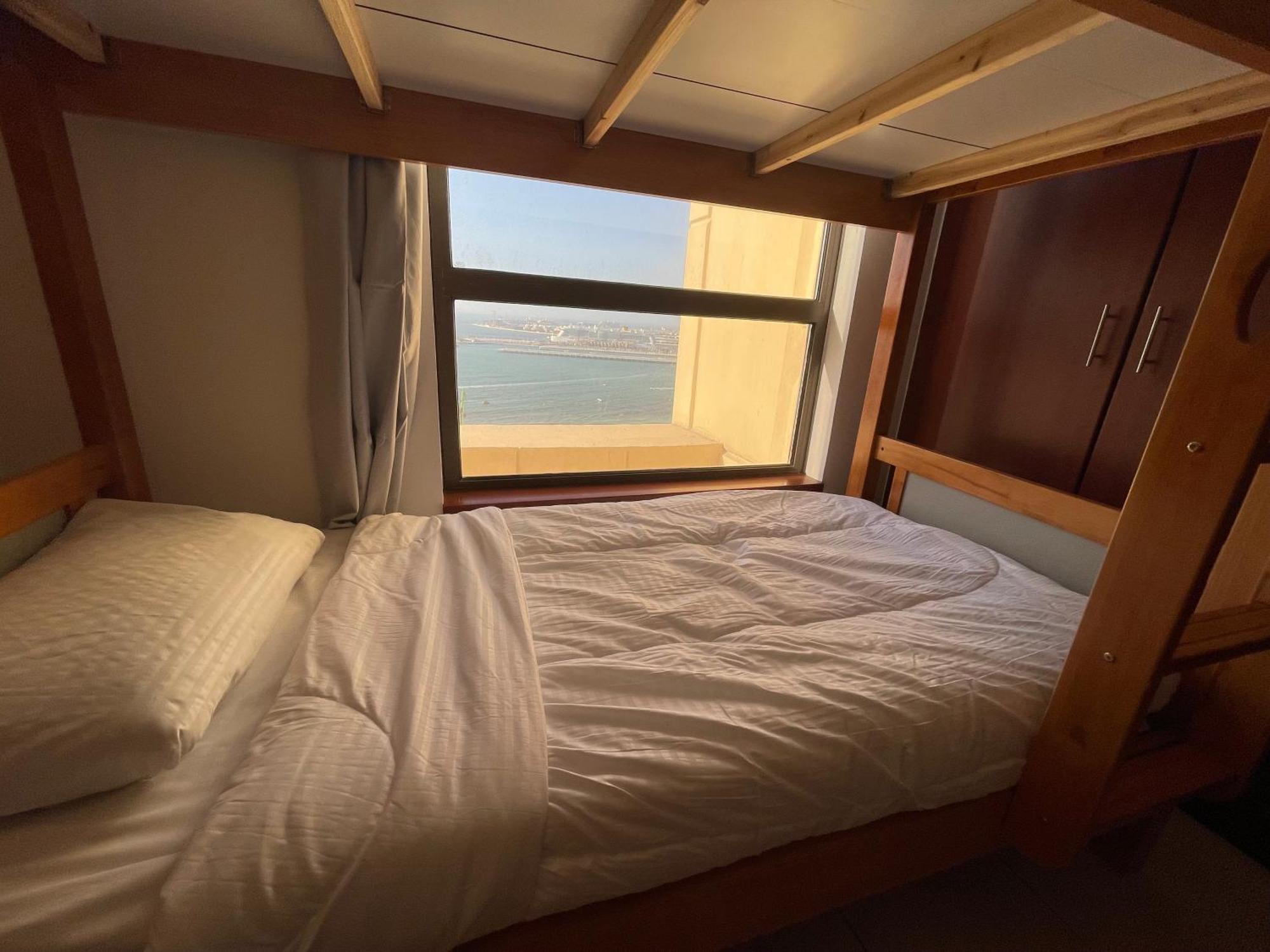 Seaview Beach Hostel Jbr - Walk To Beach - Gym - Pool - Metro Station Dubái Exterior foto