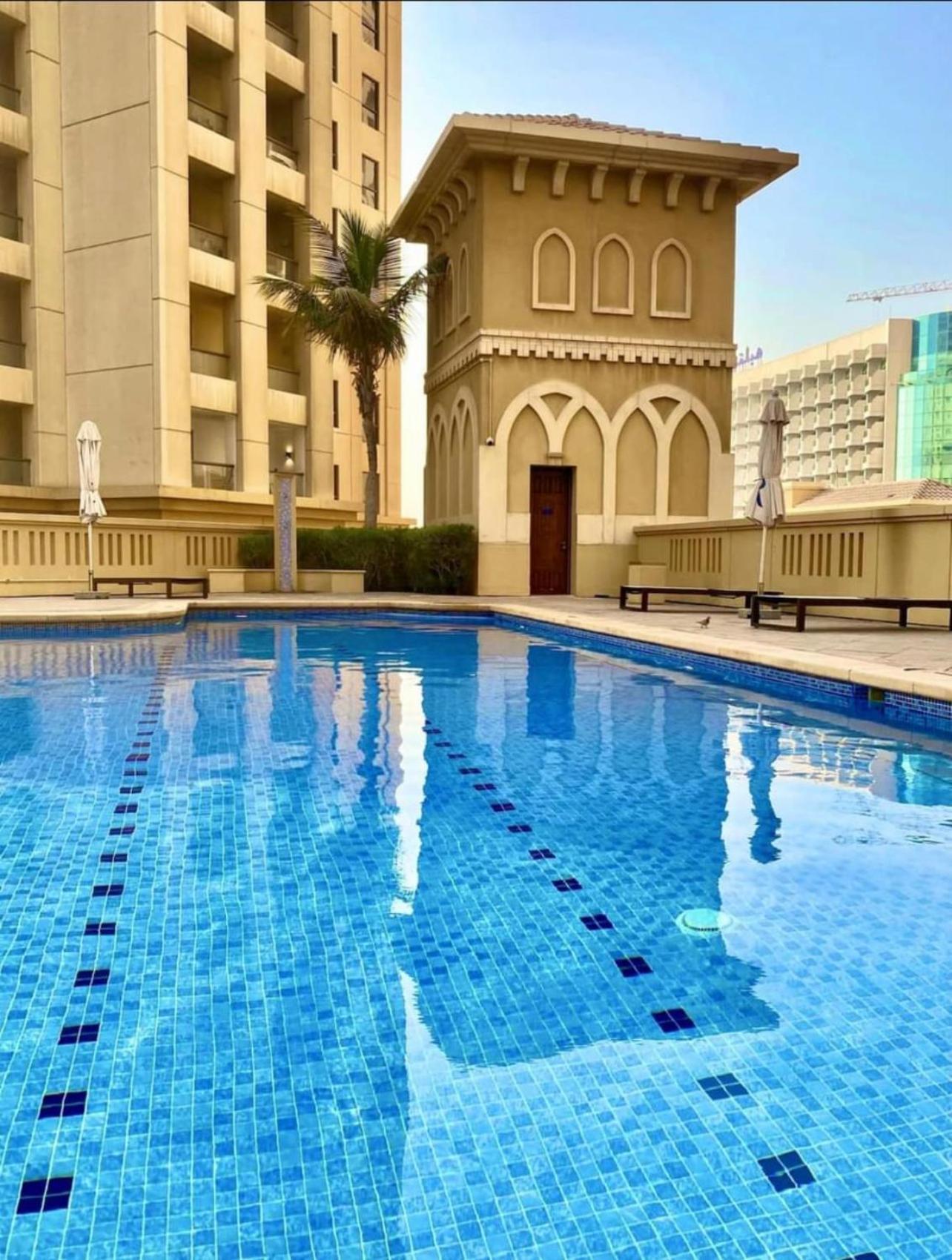 Seaview Beach Hostel Jbr - Walk To Beach - Gym - Pool - Metro Station Dubái Exterior foto